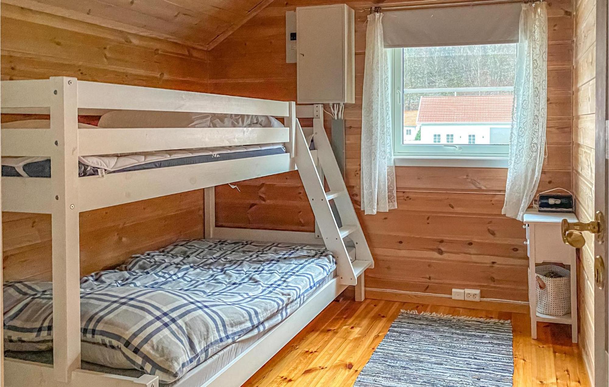 2 Bedroom Stunning Home In Lyngdal Bagian luar foto