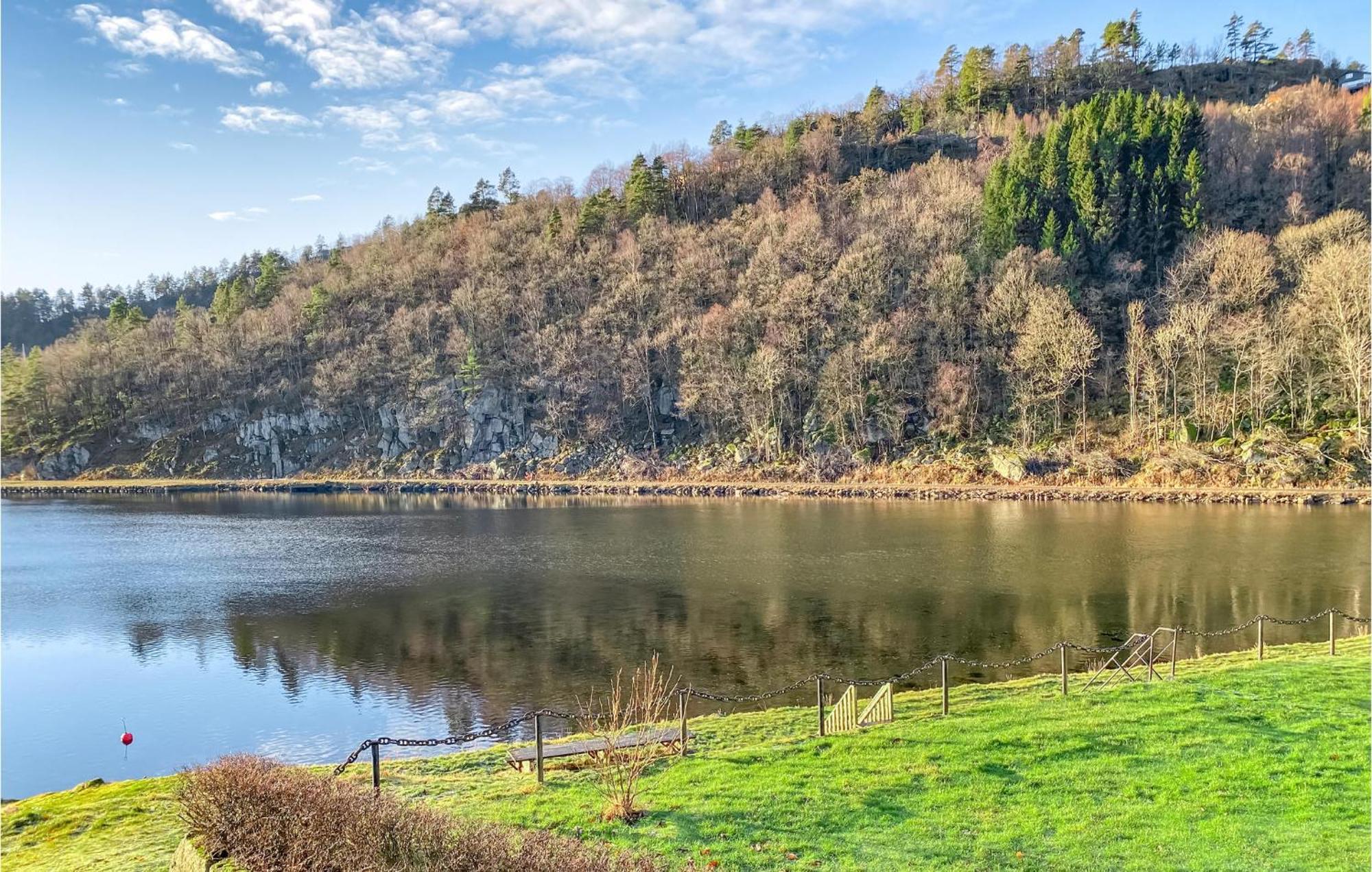 2 Bedroom Stunning Home In Lyngdal Bagian luar foto