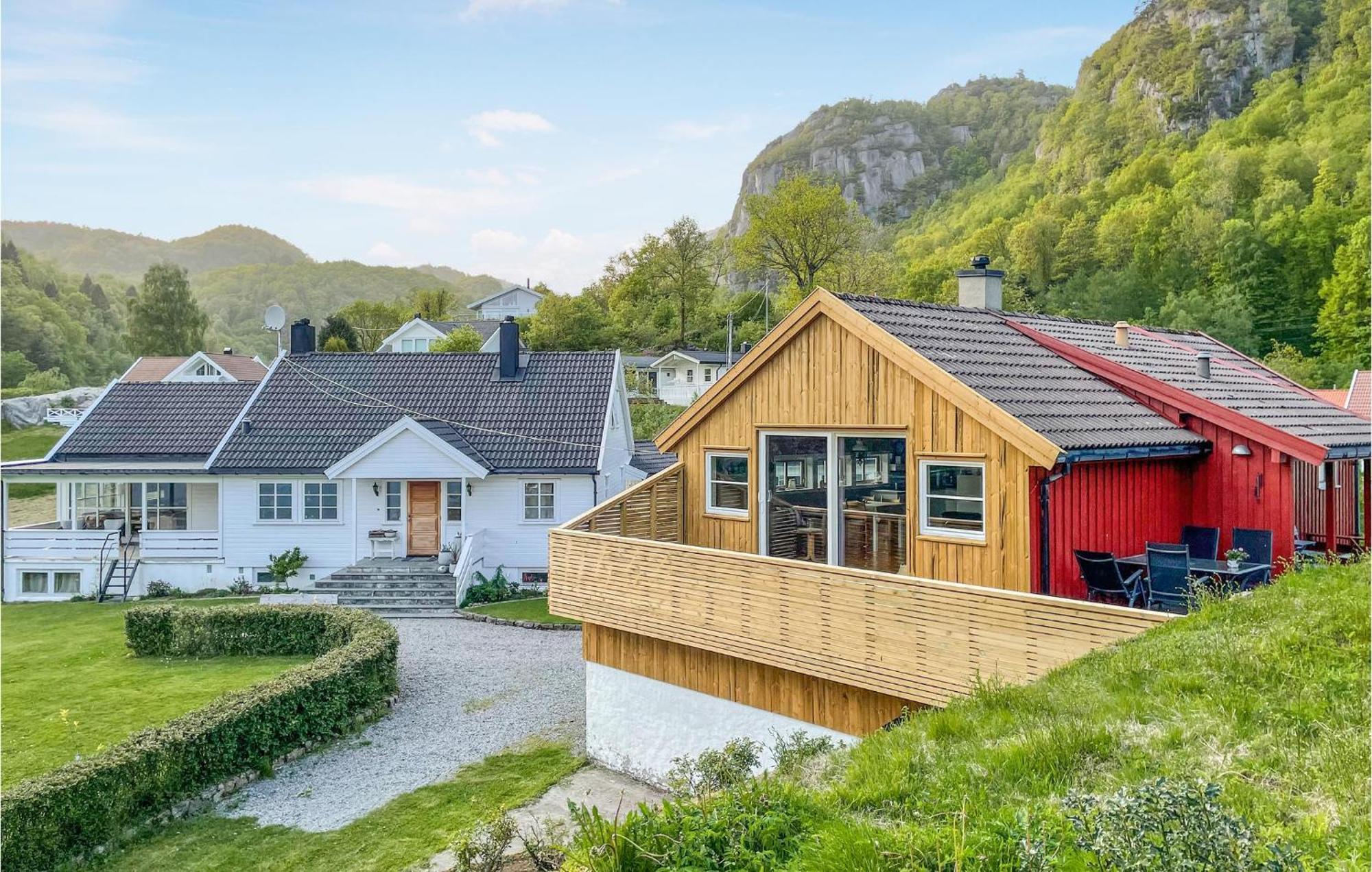 2 Bedroom Stunning Home In Lyngdal Bagian luar foto