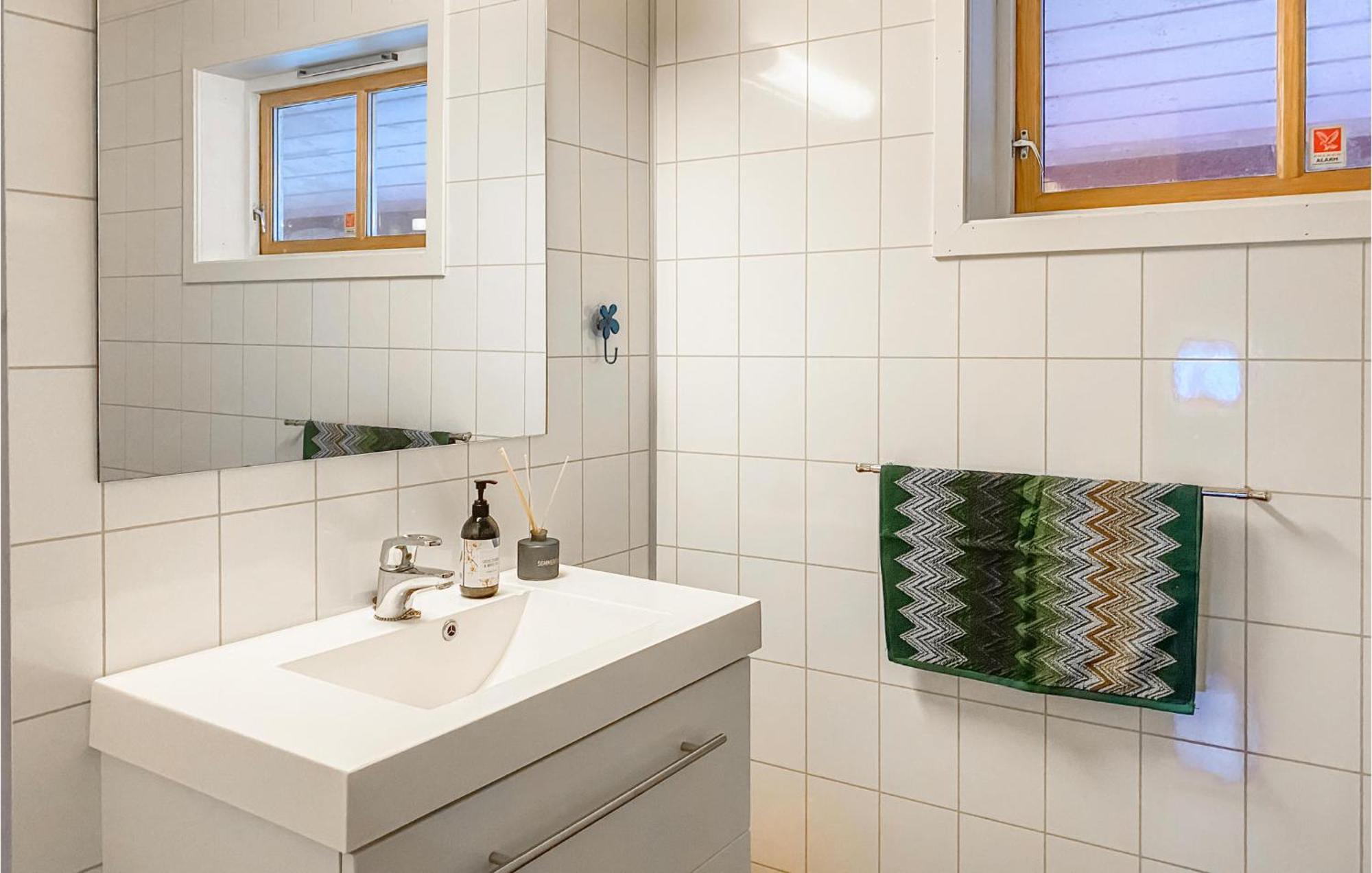 2 Bedroom Stunning Home In Lyngdal Bagian luar foto